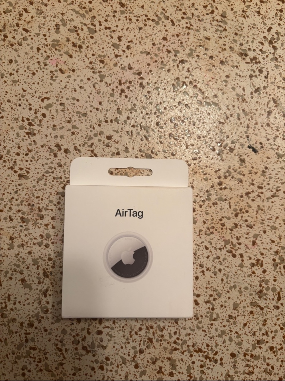 (For givy) Apple AirTag White Tracker with Iconic Logo